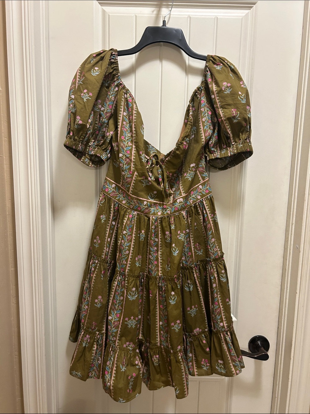 NWT PINCH Medium brown/olive green Floral Puff-Sleeve Tiered Dress